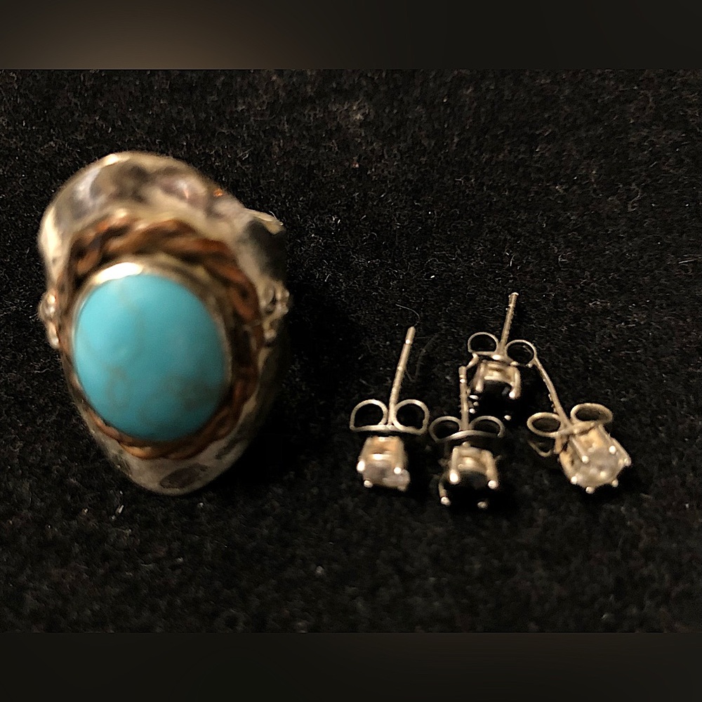 Vintage gorgeous ring zize 6 and two pair of diamonds earrings